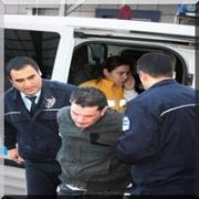 YARALI GÖTÜREN AMBULANSTA SİLAHLAR ÇEKİLDİ